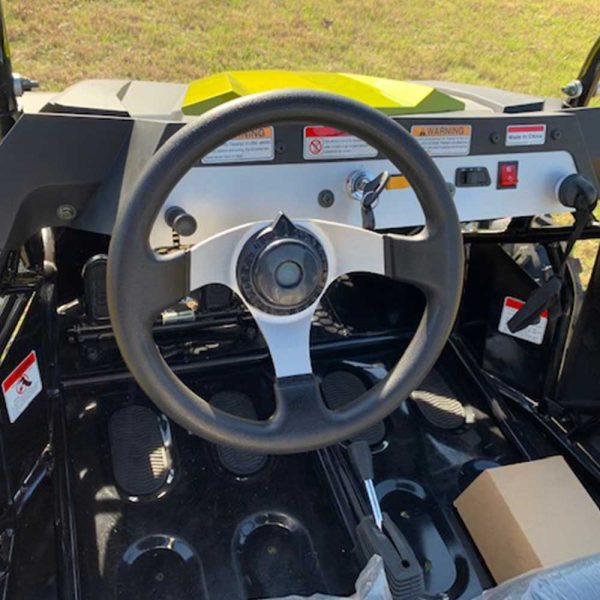 TrailMaster Cheetah 8 Kids GoKart - cockpit